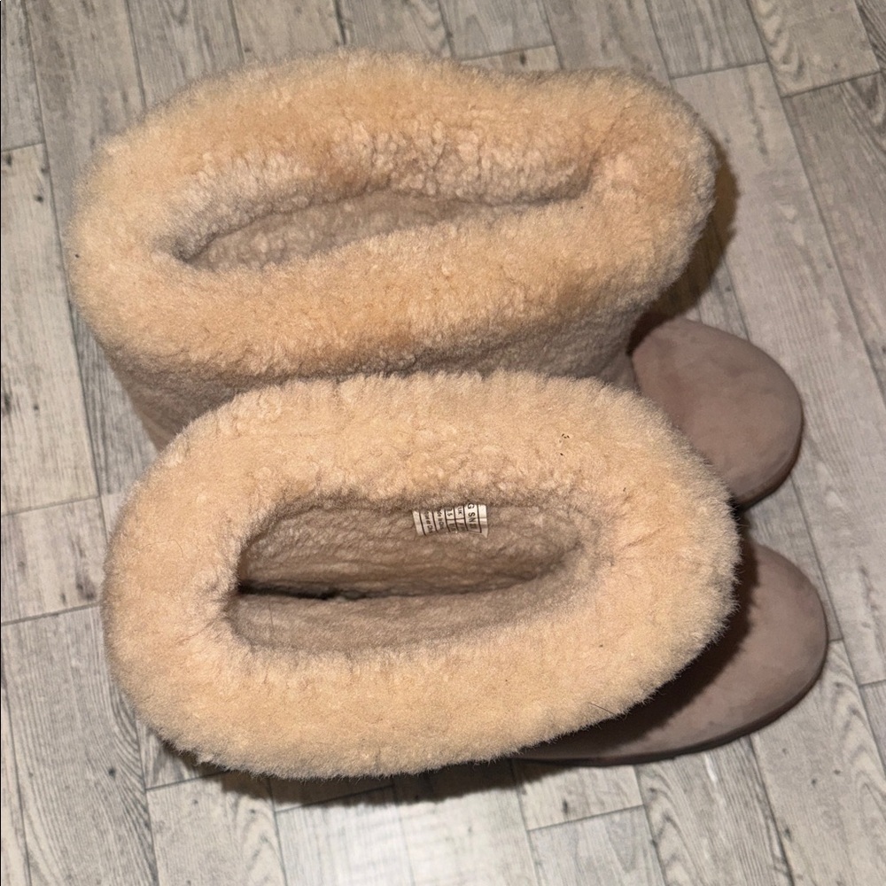 UGG Shearling Boots - Picture 4 of 6